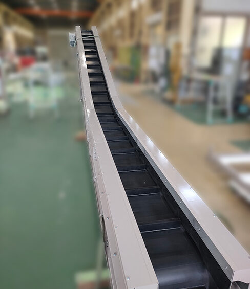 ブリケット搬送用黒ゴムベルトコンベア