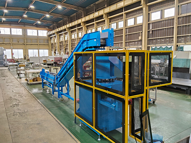 ブリケット搬送スラットコンベア&電動振り分けシュート